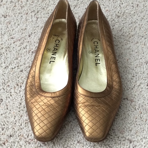 CHANEL Shoes - Vintage Chanel Gold Ballet Flats. Size 8.